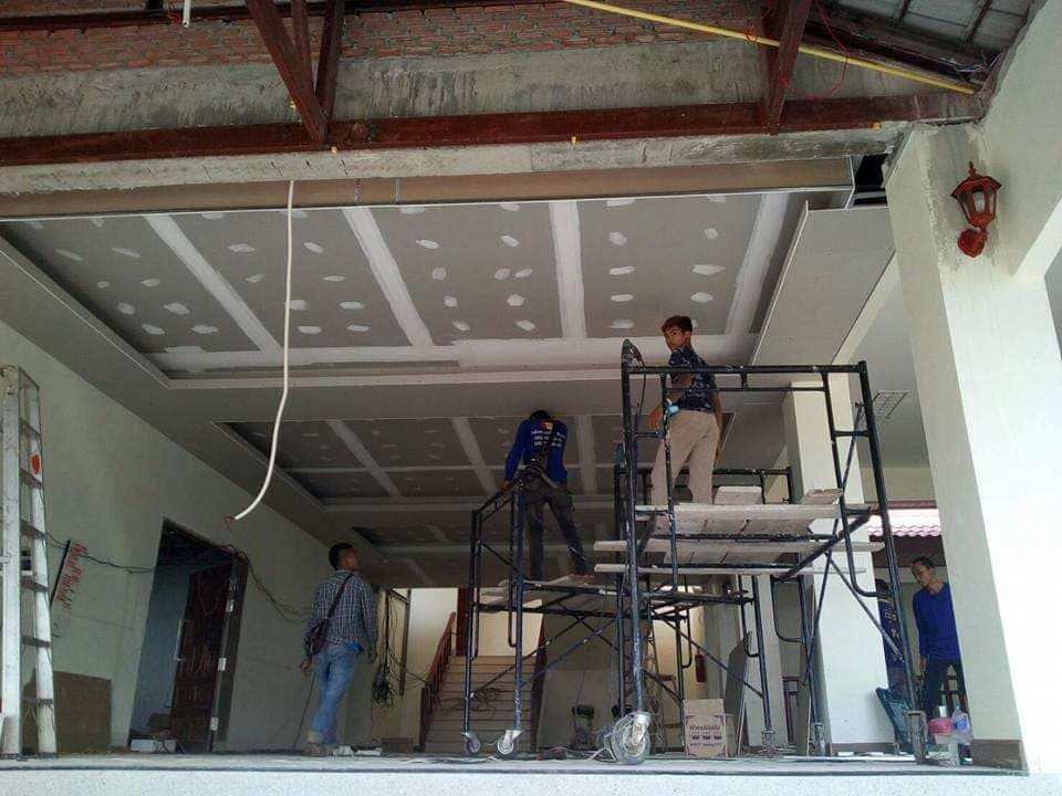 Ceiling-Technician23